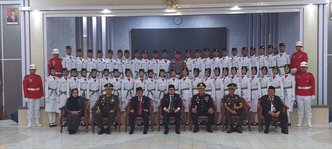 Hadir Dalam Pengukuhan Paskibraka Kab. HST, Dandim 1002/HST Sampaikan Tetaplah Jadi Generasi Muda Yang Berkarakter