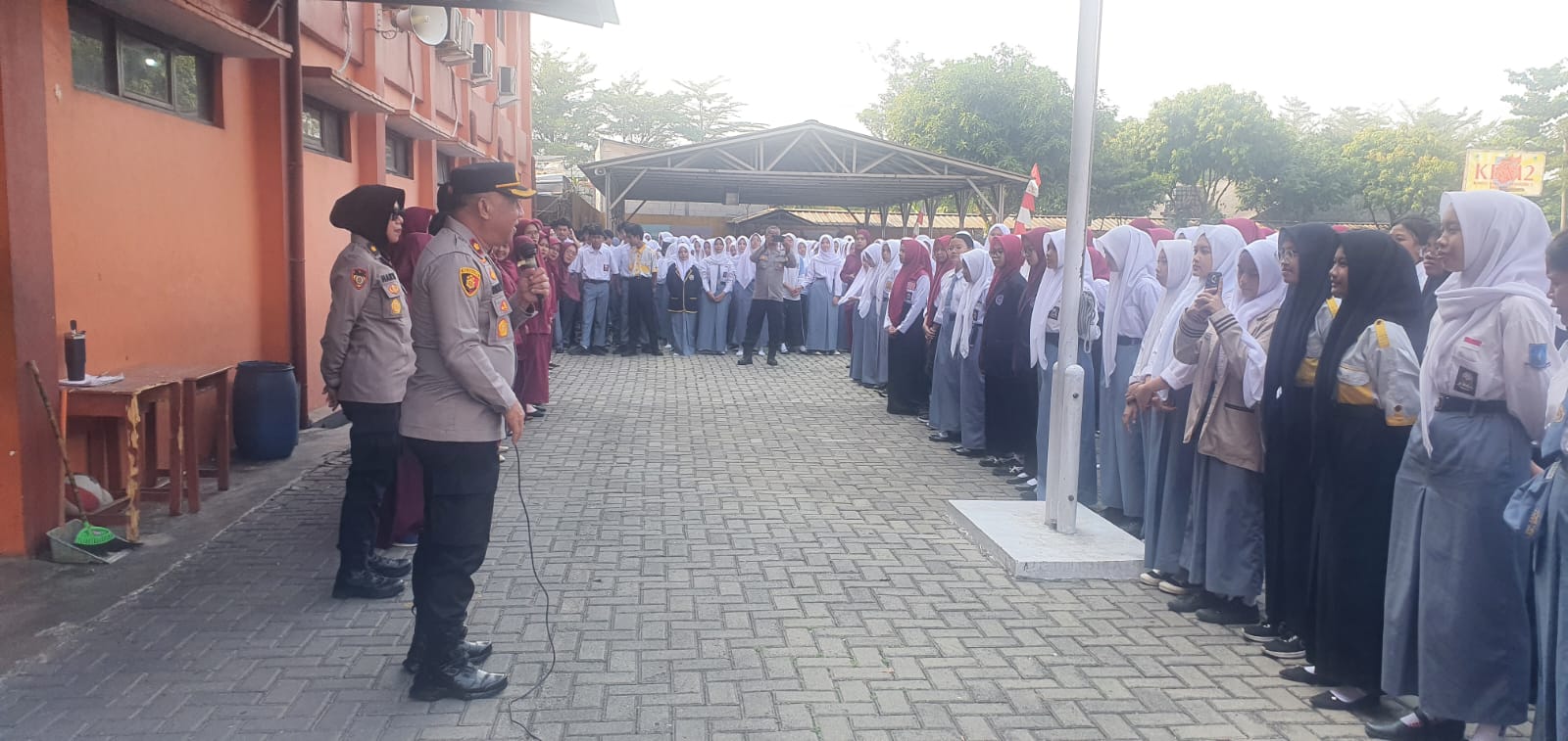 Silaturahmi Kamtibmas Polda Metro Jaya Bersama Masyarakat Sekolah Digelar di SMK Karya Bahana Mandiri 1 dan 2 Kota Bekasi