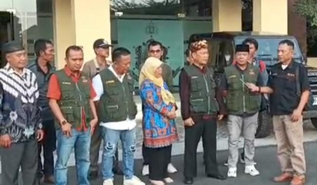 Sejumlah perwakilan Angkatan Muda Badik Lampung mendatangi Direktorat Reserse Kriminal Umum Polda Lampung