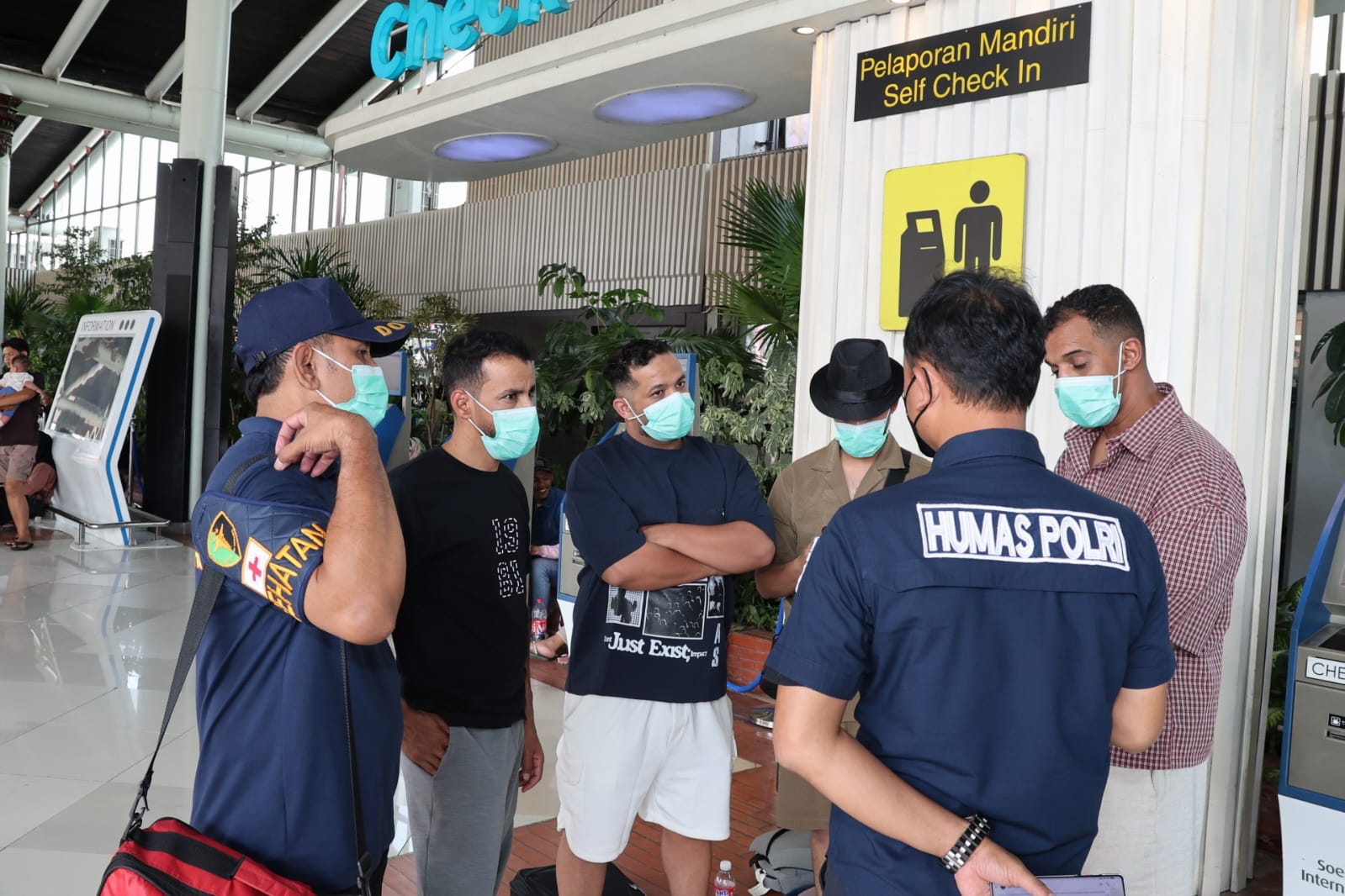 Polri Perkuat Pelayanan di Bandara Soetta, Penumpang Dapat Masker hingga Layanan Kesehatan