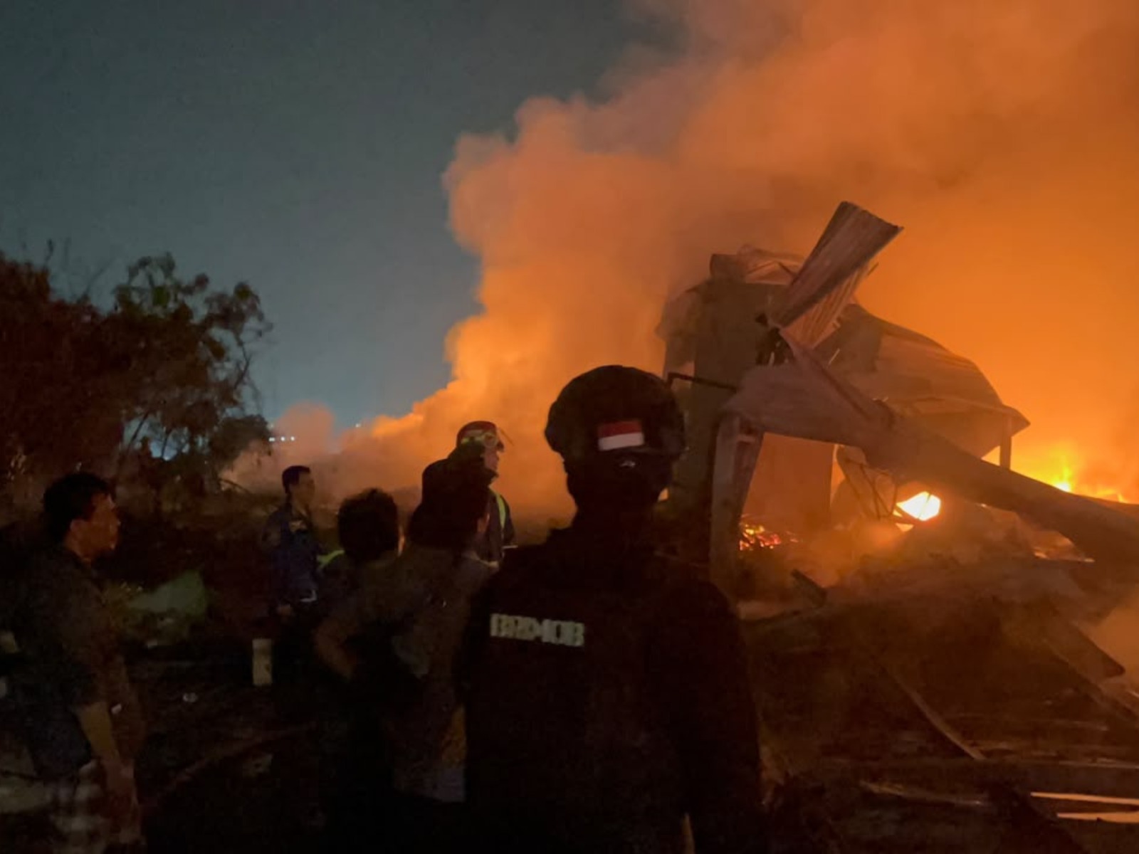 Kebakaran Lapak Limbah di Wangunharja, Api Berhasil Dipadamkan Setelah Dua Jam