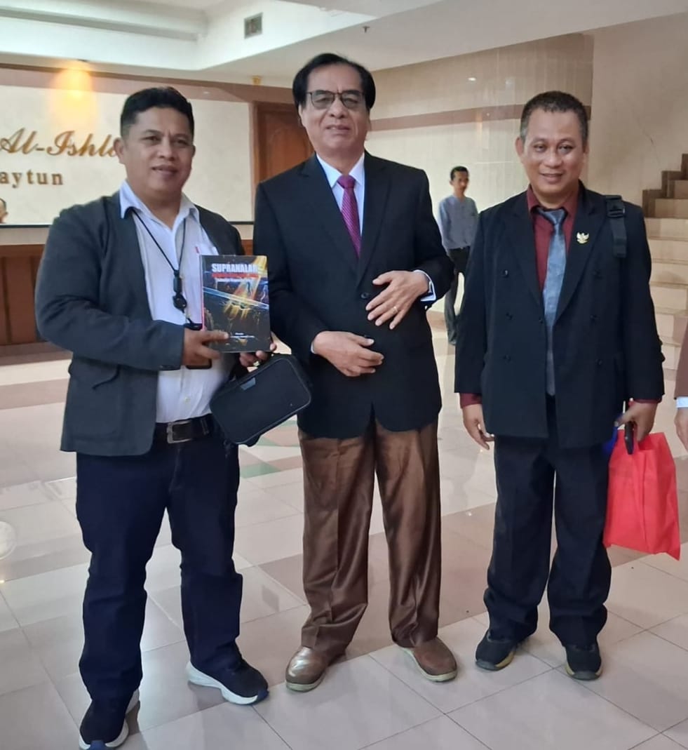 Forum Penulis dan Wartawan Indonesia Hadiri Milad ke-27 Al-Zaytun, Dampingi Serahkan Buku “Supra Nalar”