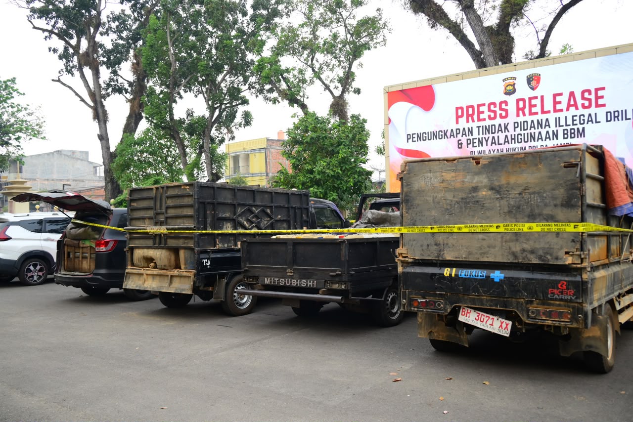 Peredaran Minyak Ilegal Diburu, Polda Jambi Amankan 8 Tersangka dan 22.800 Liter BBM