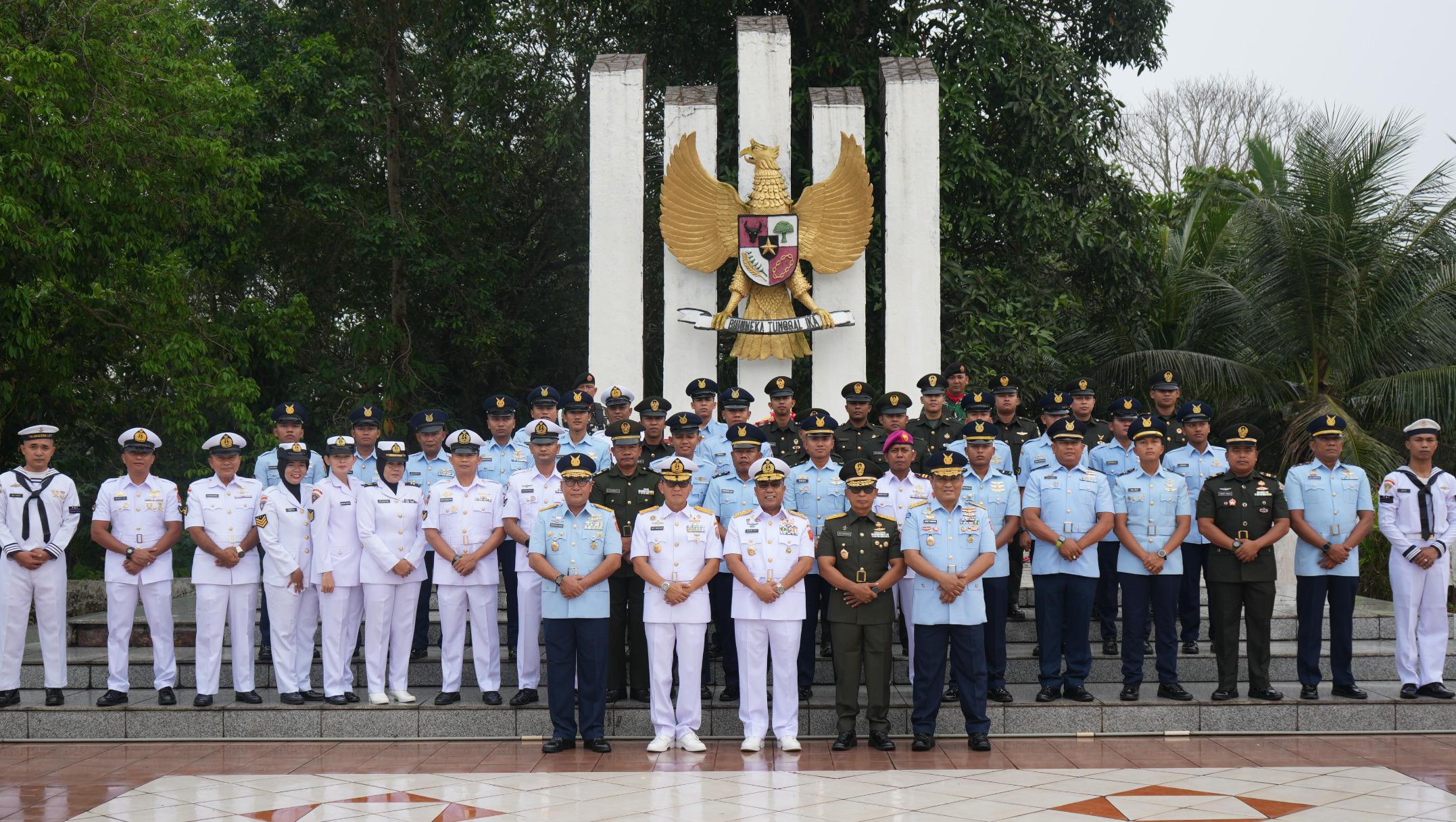Peringati HUT Ke-81 TNI, Koarmada I Kobarkan Semangat Juang Pahlawan Melalui Ziarah Taman Makam Pahlawan