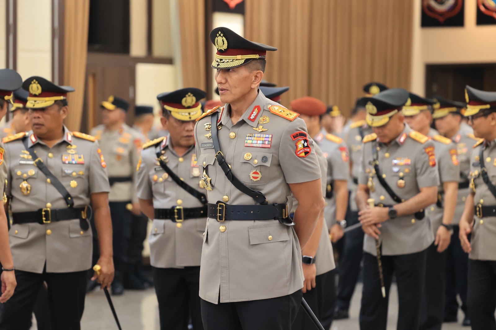Irjen Suhendri Resmi jadi Kapolda Kepri, Komjen pol Asep Safrudin Emban amanah baru sebagai kabareskrim.